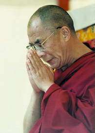 Dalai Lama en prire